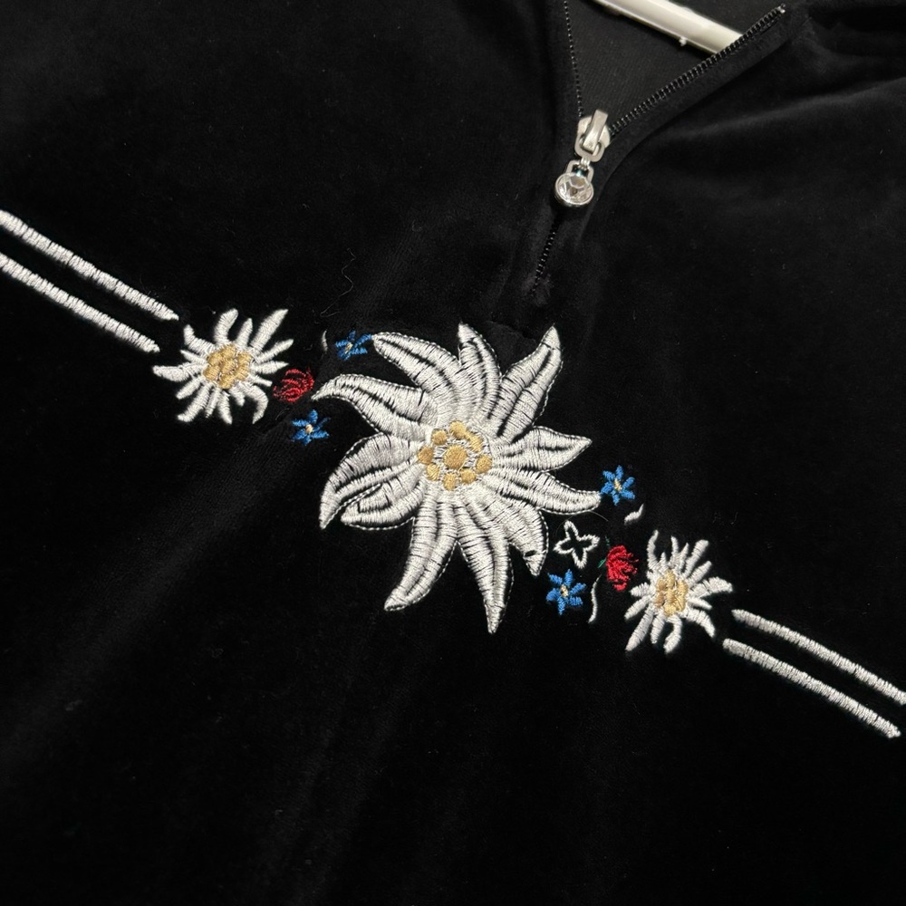 Y2K Vintage Embroidered Velvet Floral Track Sweater Top Size Medium Style & Co. - Picture 10 of 14